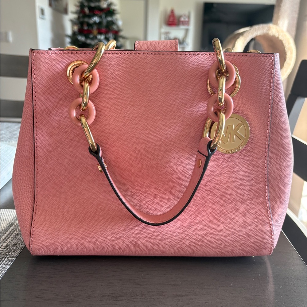 LIKE NEW- Michael Kors Pink Shoulder Bag with Gold Accents - Picture 5 of 12